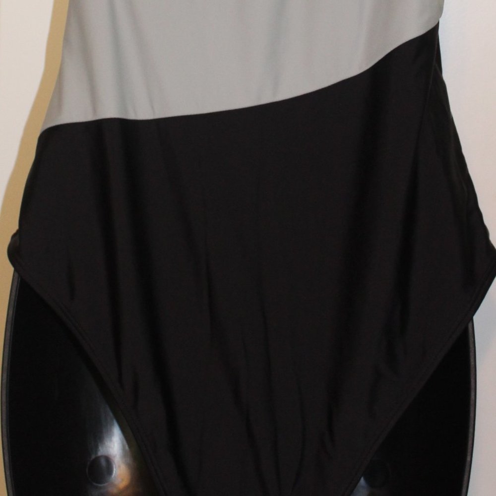 Block Color One piece Swimsuit - Picture 4 of 4